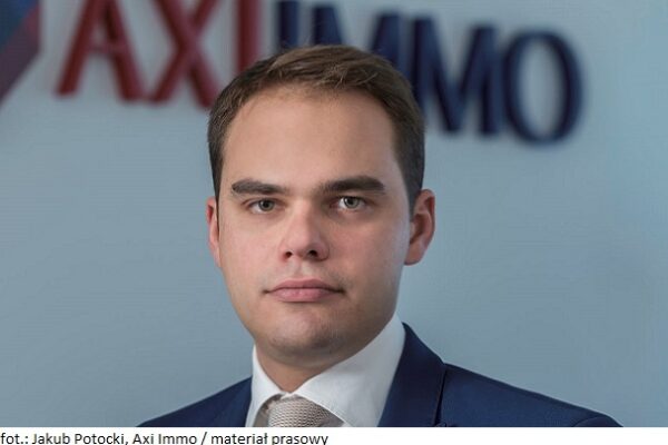 Jakub-Potocki-Associate-Director-Office-Department-Axi-Immo